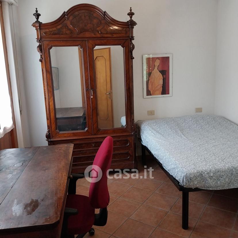 Stanza in Via Ai Piani 19
