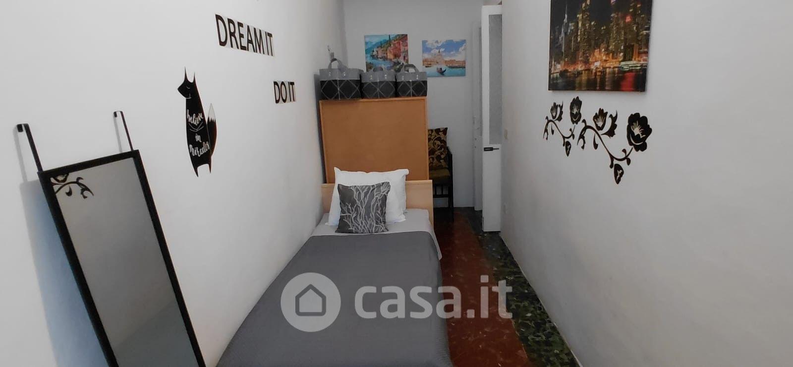 Stanza in Via Cristoforo Colombo 94
