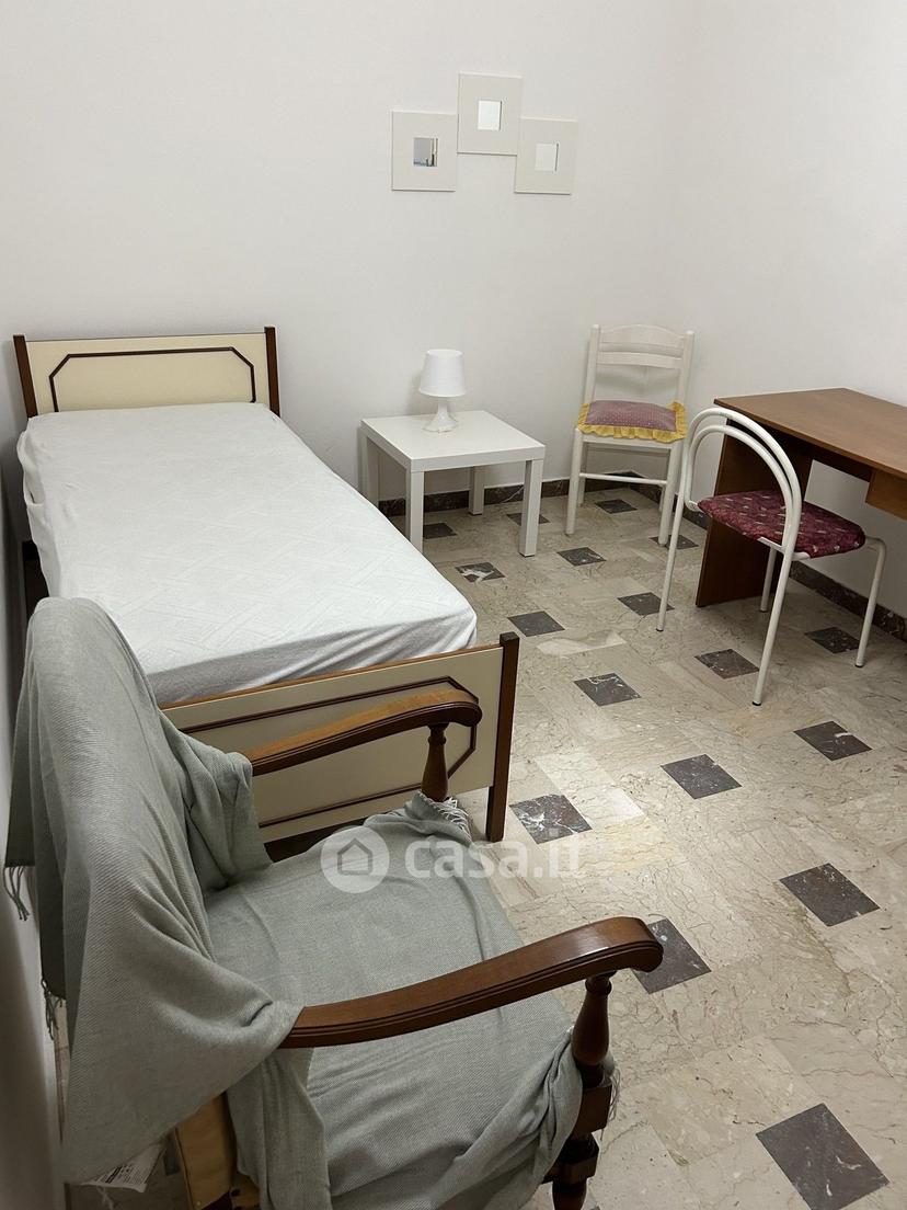Stanza in Via Pasquale Vena 31 — foto 3 di 26