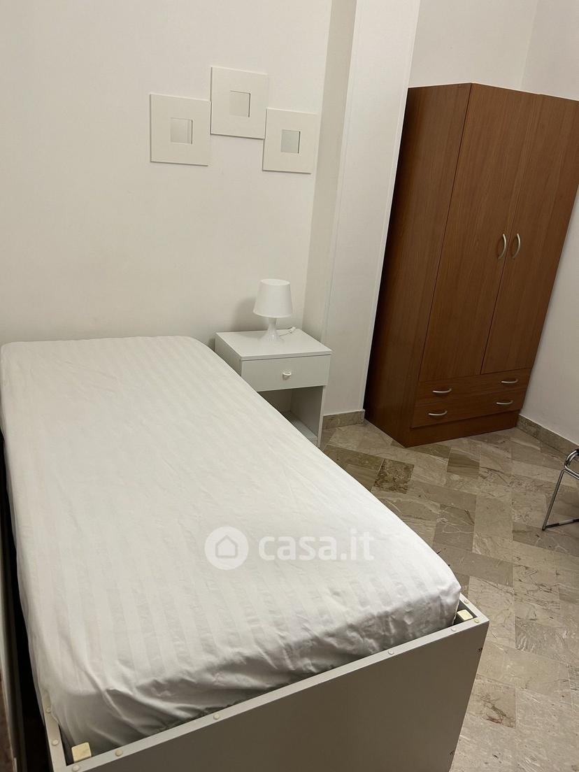Stanza in Via Pasquale Vena 31 — foto 10 di 26