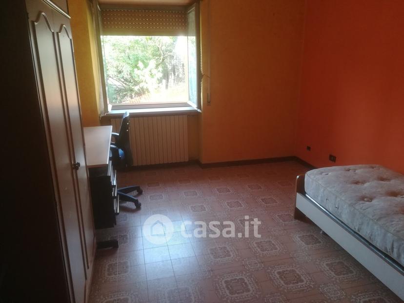 Stanza in Via della Pineta Roio Poggio 28 — foto 3 di 7