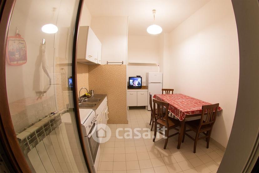 Stanza in Viale Abramo Lincoln 16 — foto 2 di 3