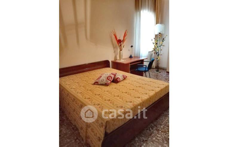 Stanza in Piazza Bernini 51 — foto 2 di 8