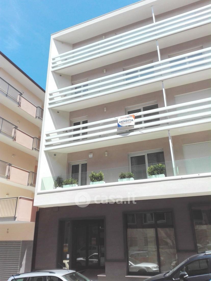 Stanza in Via Sallustio 49 — foto 10 di 32