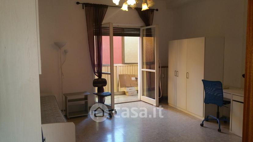 Stanza in Via Pesaro 16