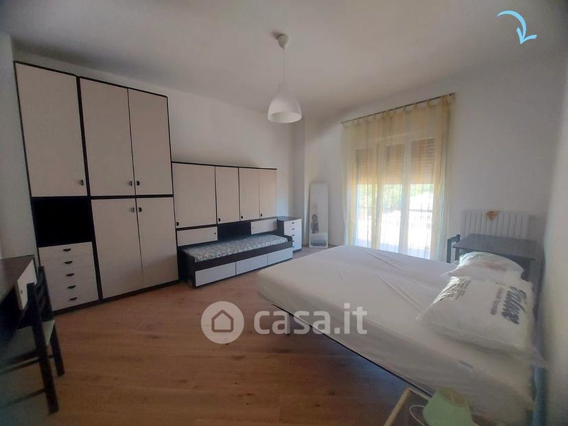 Stanza in Via Federico Wenner 18 — foto 3 di 4