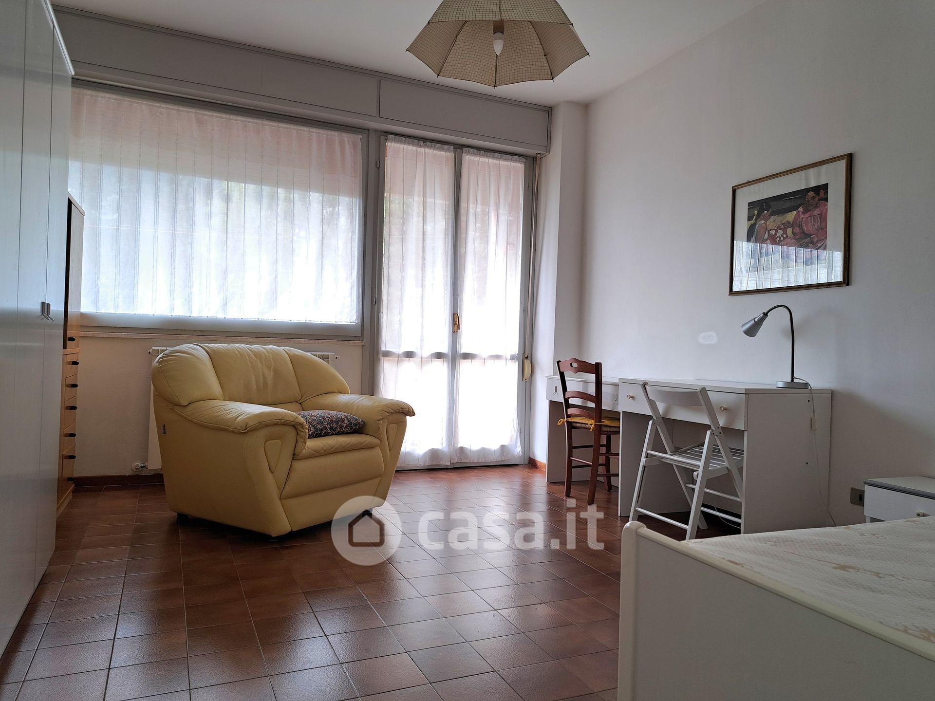 Stanza in Via Bonconte da Montefeltro 28