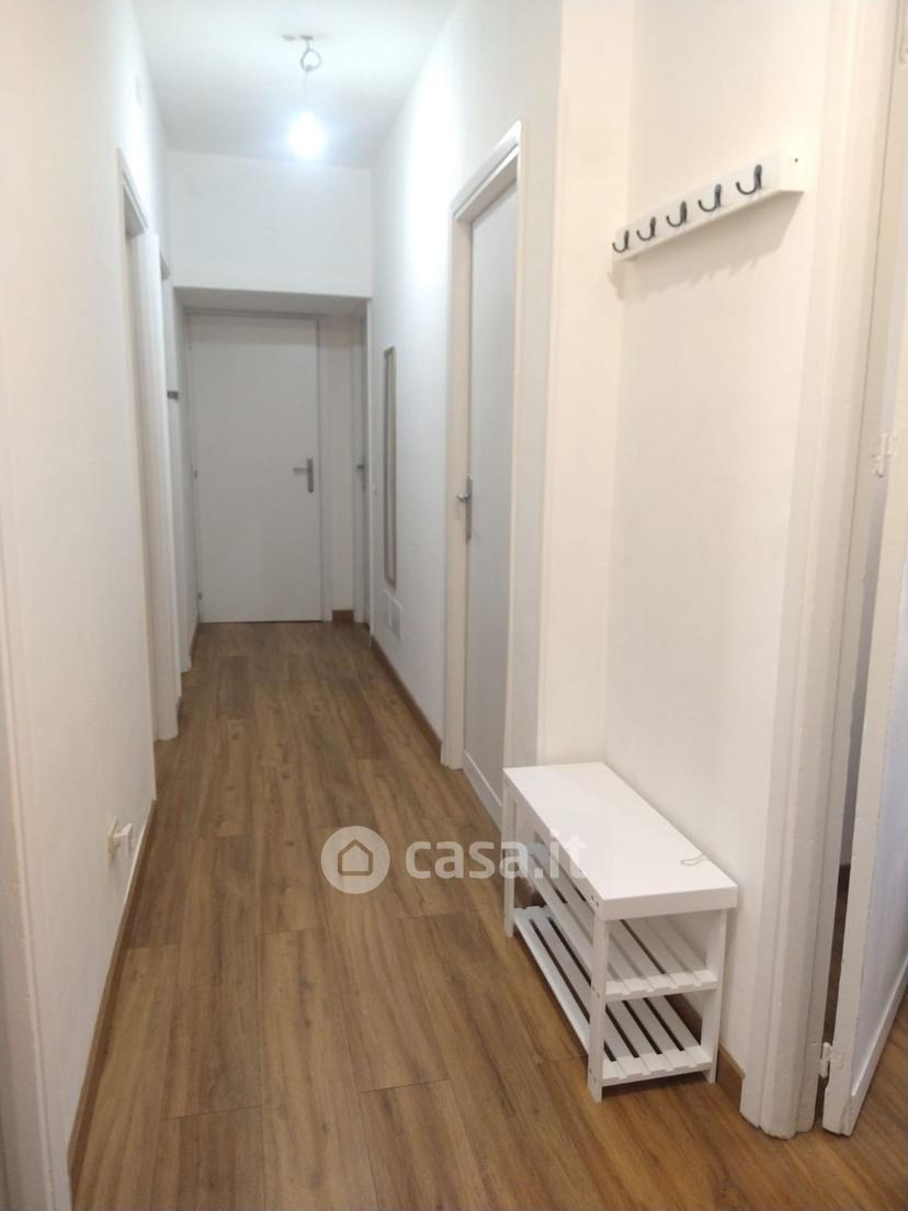 Stanza in Via Due Giugno — foto 2 di 4