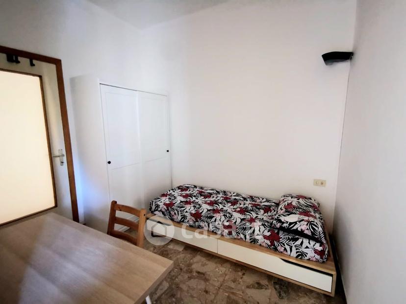 Stanza in Via Angelo Massarotti 77 — foto 14 di 18