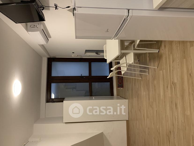 Stanza in Via San Bartolo 8 — foto 7 di 15
