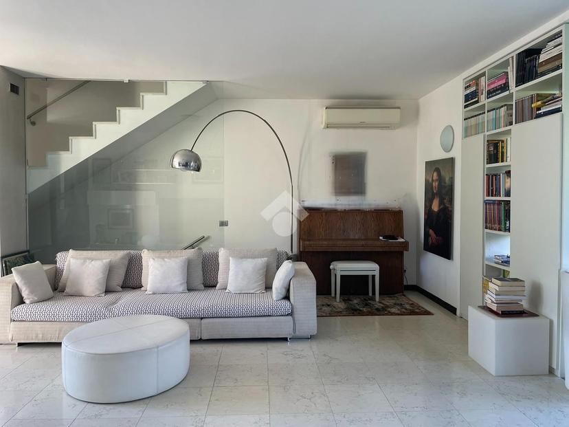 Villa in Via del Moncone 32, Cardano al Campo — foto 2 di 5