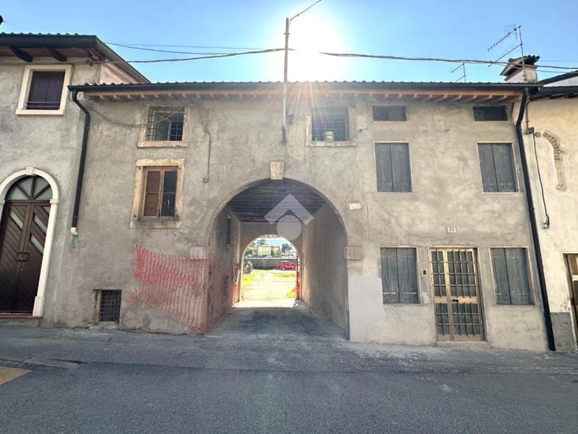Casa indipendente in Via Martiri della Liberta' 29, Montecchio Maggiore — foto 4 di 5