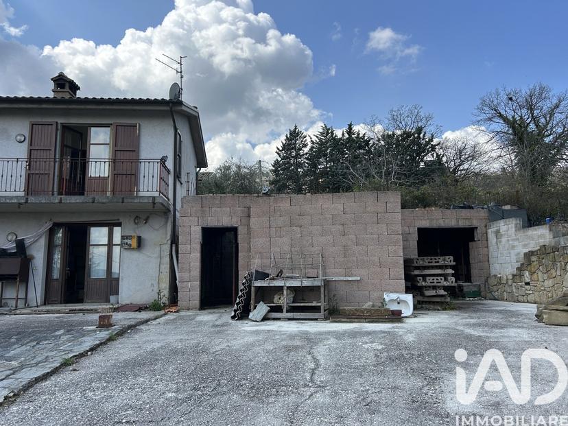 Casa indipendente in Via Contrada Vaglie, Tolentino — foto 3 di 5