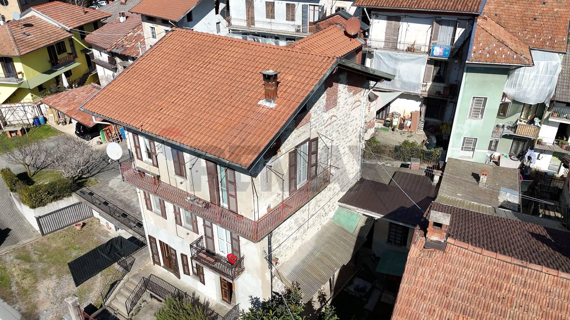 Casa indipendente in Frazione Falcero 75, Valdilana