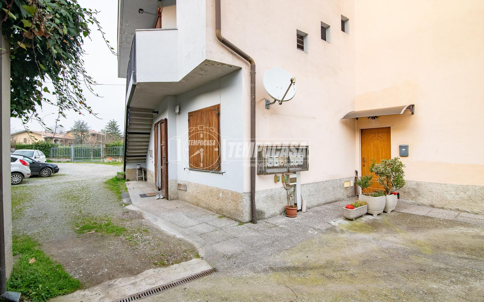 Trilocale in Locatelli, Fara Gera d'Adda