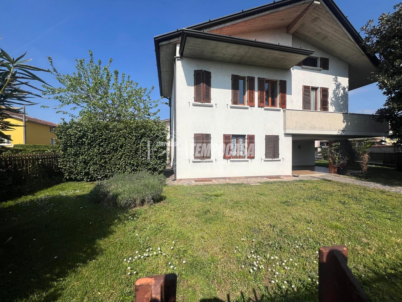Villa, Travagliato