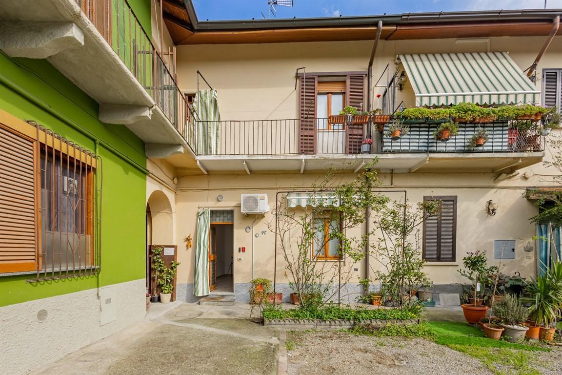 Porzione di casa, Monza