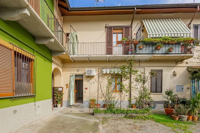 Porzione di casa, Monza