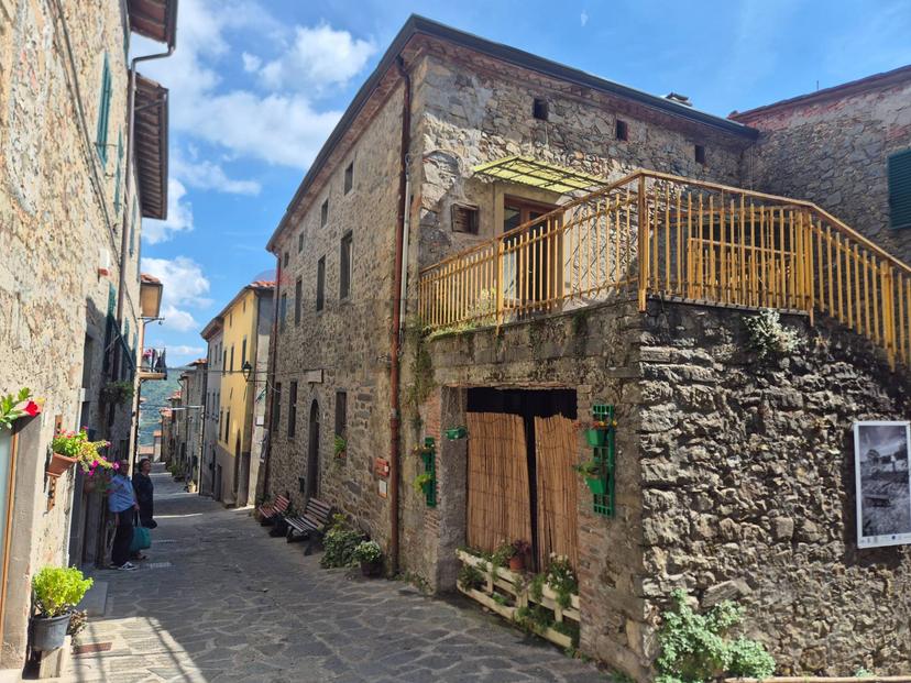 Casa indipendente, Villa Basilica — foto 3 di 5