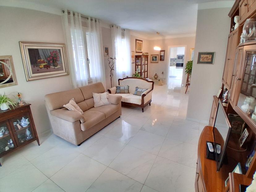 Villa bifamiliare in Via Sarzanese, Lucca