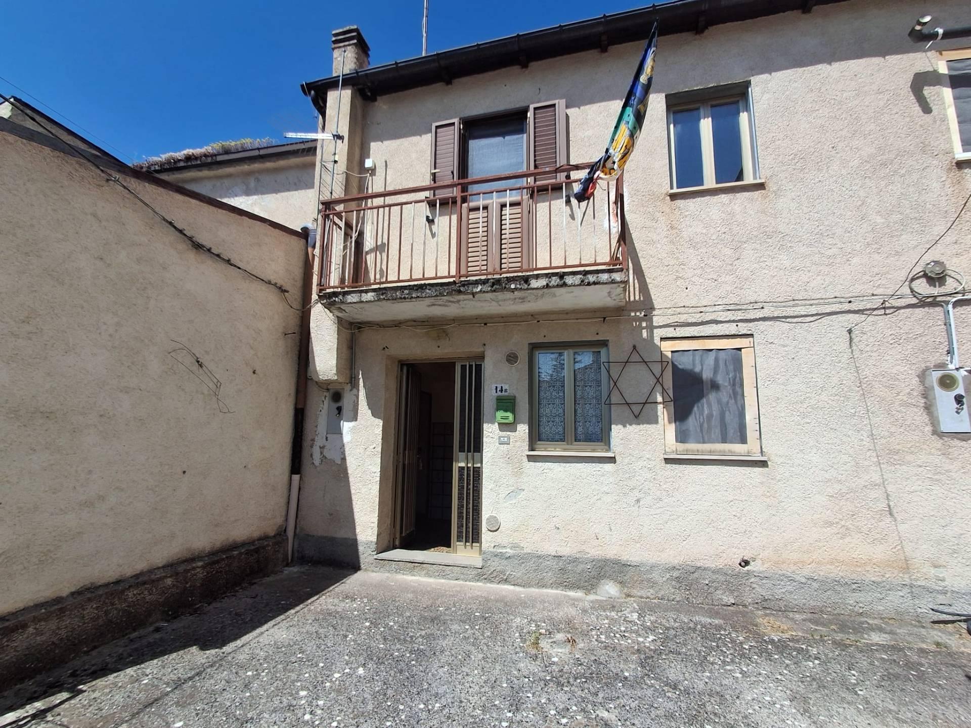 Casa indipendente in Via Salita del Lago 14/B, Castel del Monte