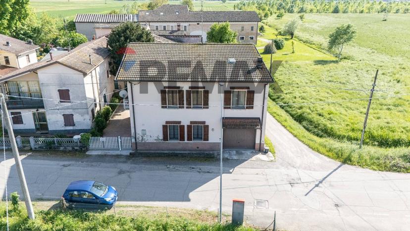 Casa indipendente in Via Cornedole 89, Castelnovo di Sotto — foto 3 di 5