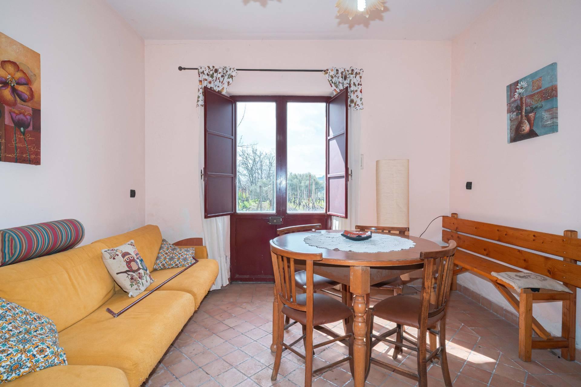 Casa indipendente in Via Chiovazzi, Piedimonte Etneo