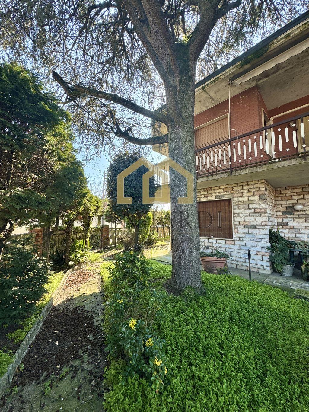 Villa in Via Castellaro, Corteolona e Genzone