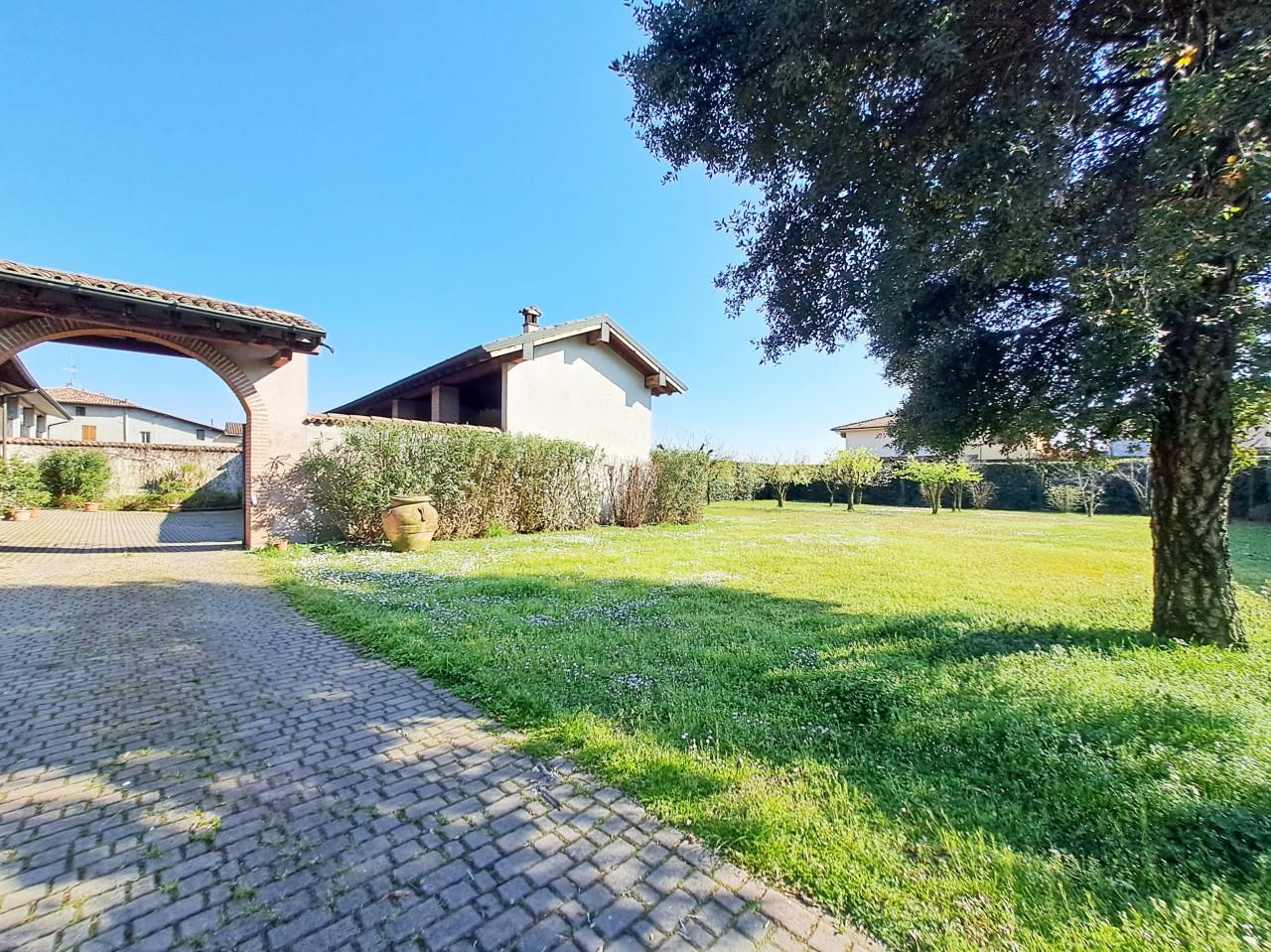 Casa indipendente in Via Milano, Rovato