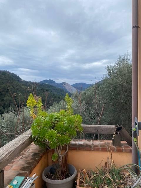 Casa indipendente in Farzione Verrandi Snc, Ventimiglia