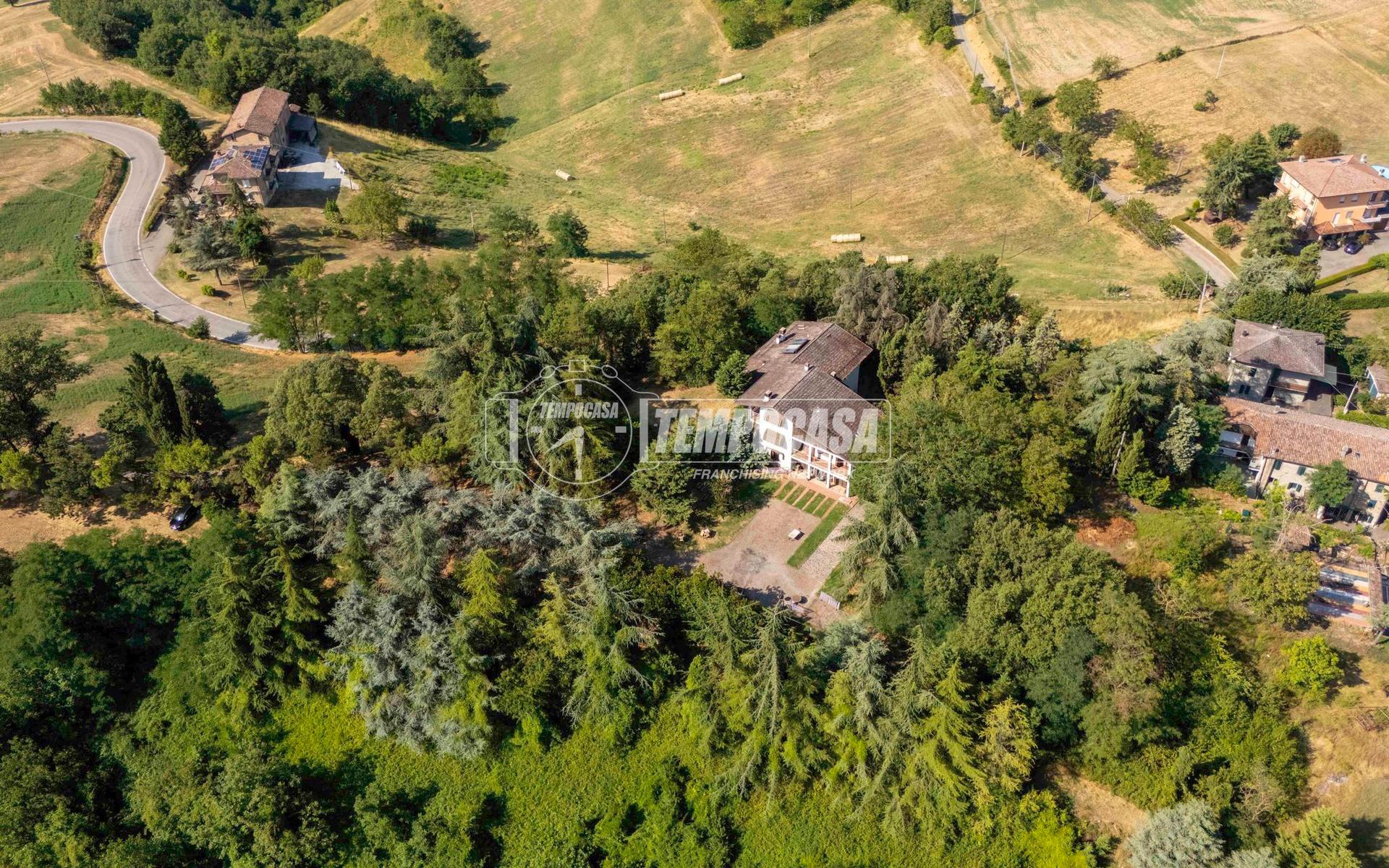 Villa, Baiso