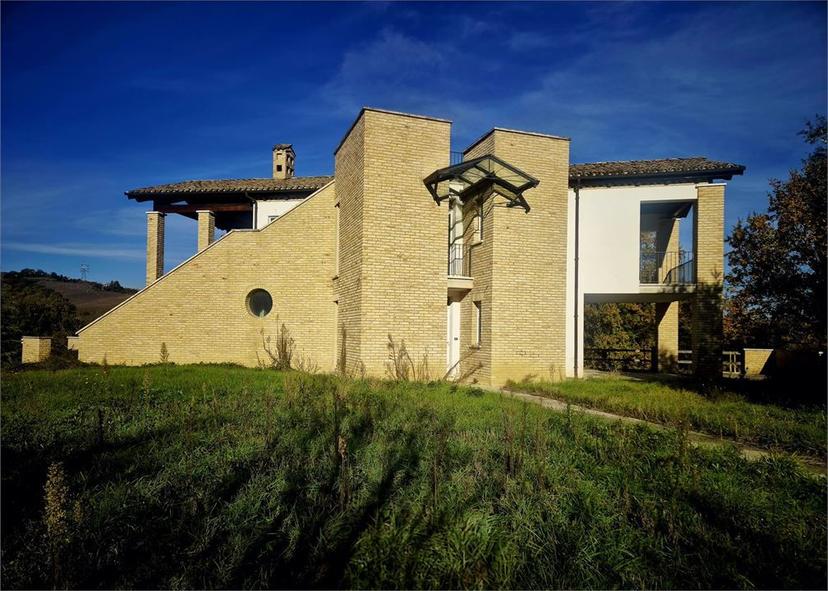 Villa, Fara Filiorum Petri