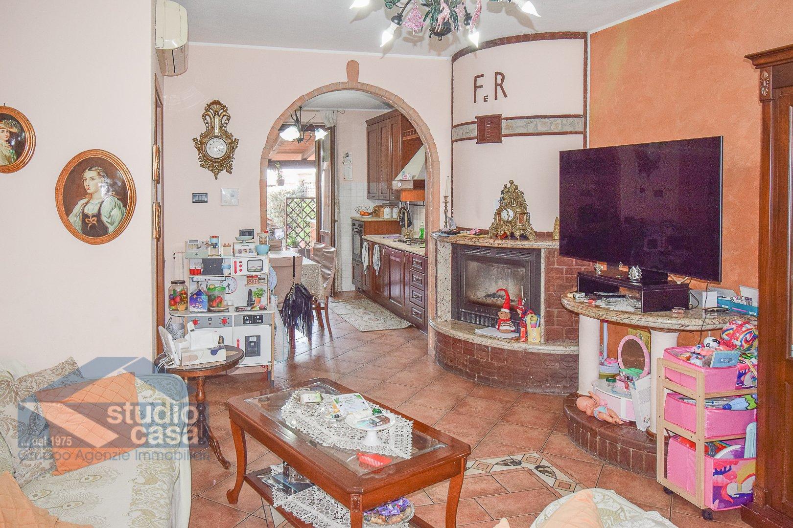 Villa a schiera in Via XXV Aprile 11, Corte Palasio