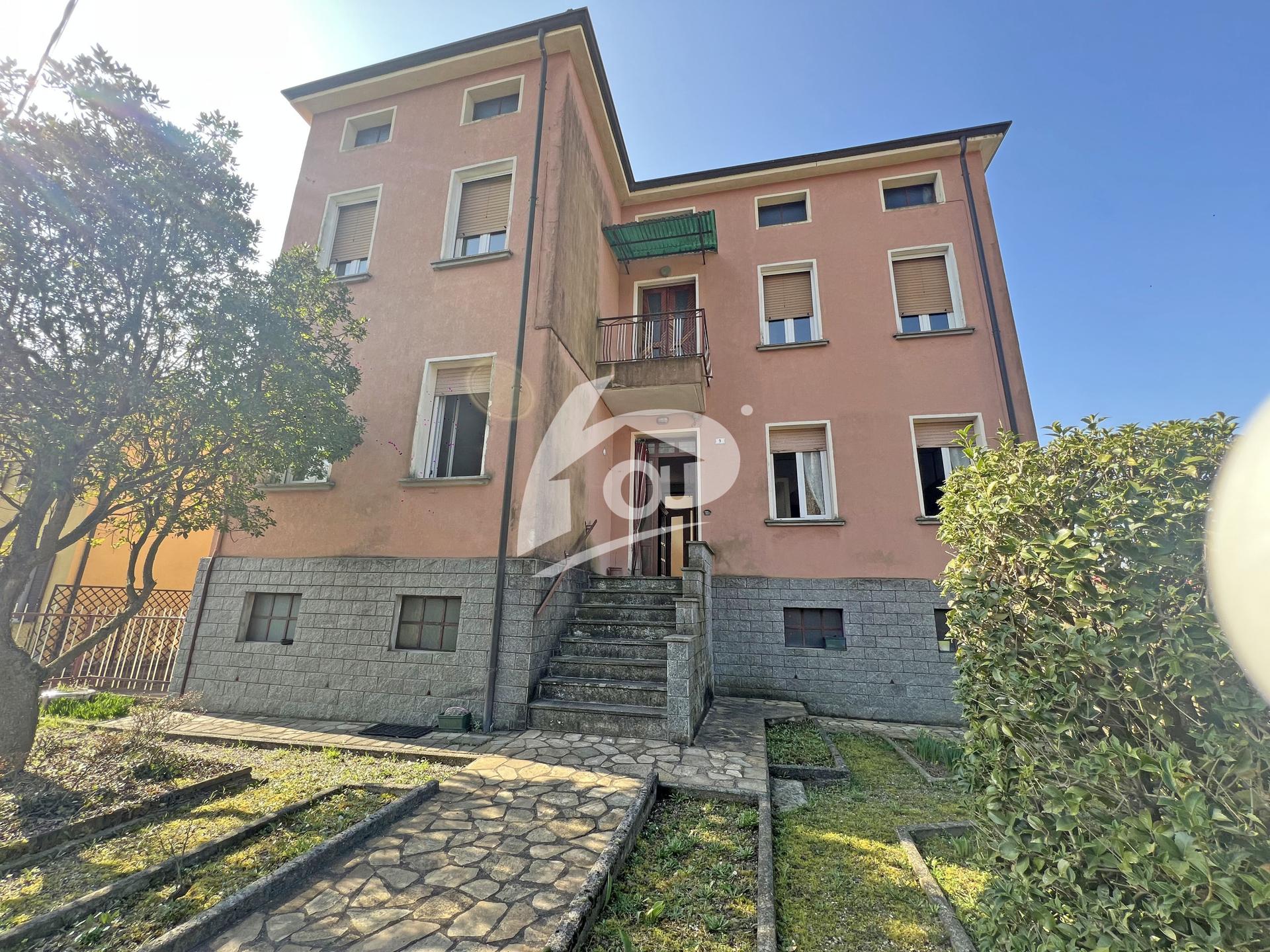 Villa a schiera in Via Giuseppe Verdi 9, Sangiano