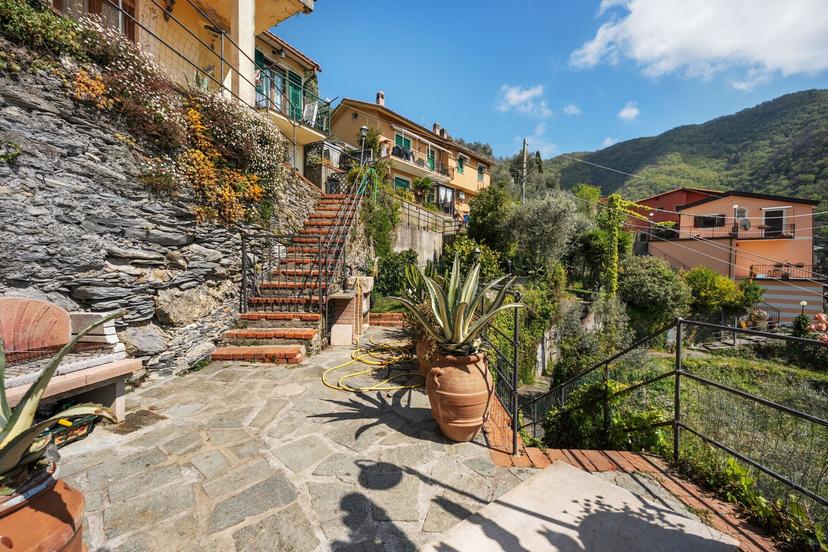 Villa a schiera in Passo Ciain 9, Avegno — foto 2 di 5