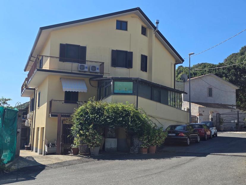 Appartamento in Località Donnantona 11, Borgia — foto 2 di 5