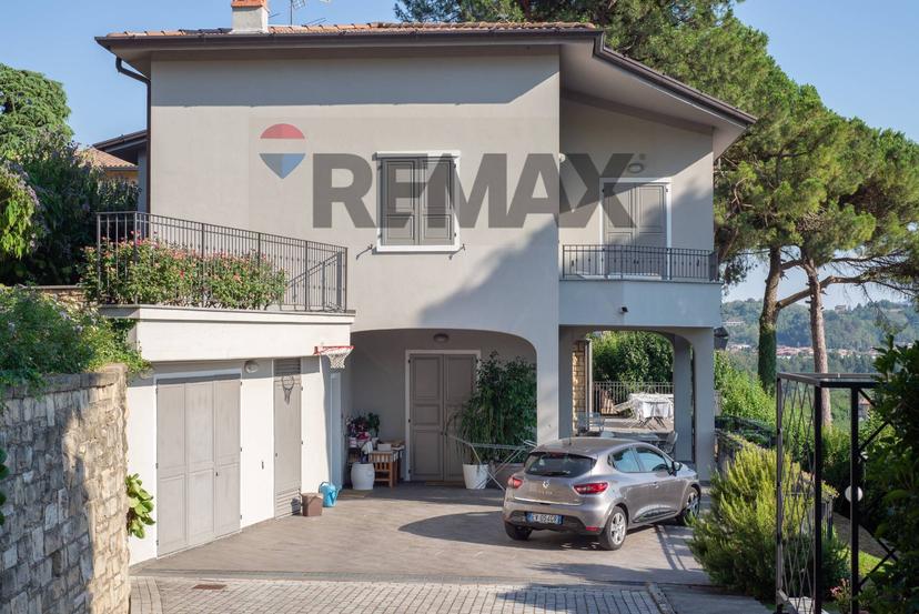 Villa in Via Ugo Foscolo 17, Credaro