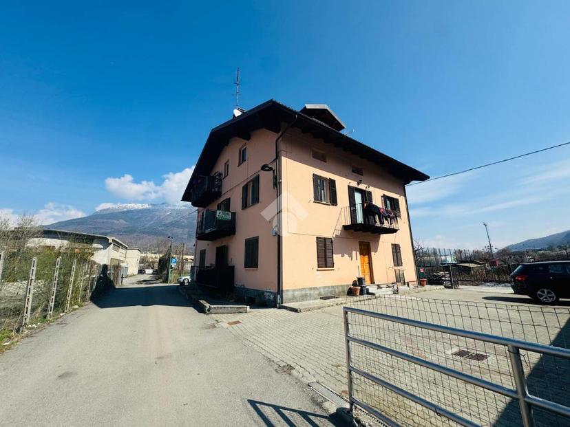 Trilocale in Località Plan FéLinaz 75, Charvensod — foto 3 di 5