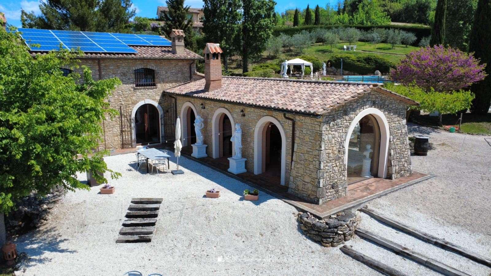 Villa unifamiliare, Todi