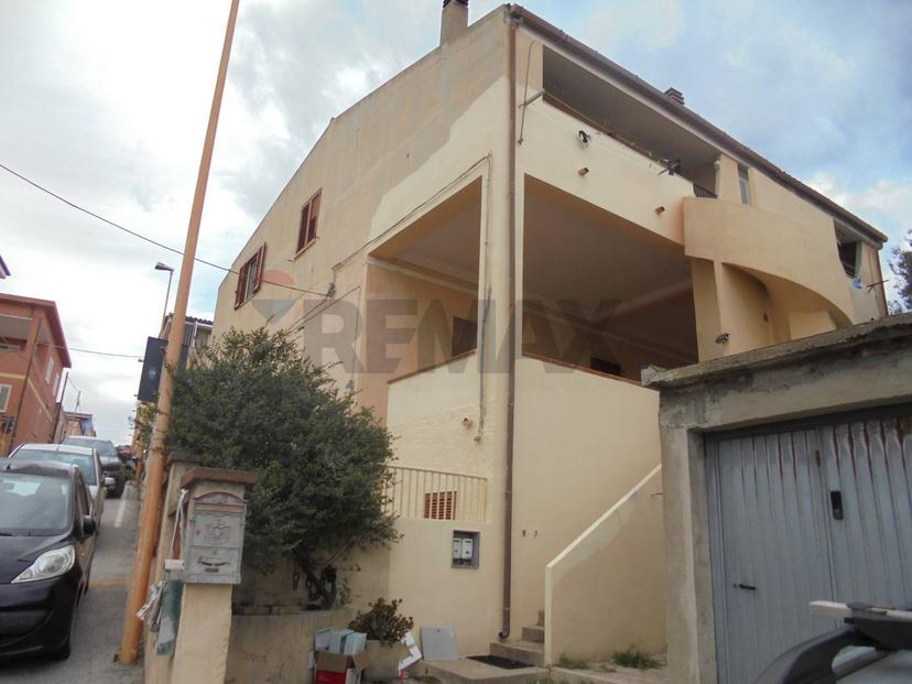 Trilocale in Via G. Cesaraccio 12, La Maddalena