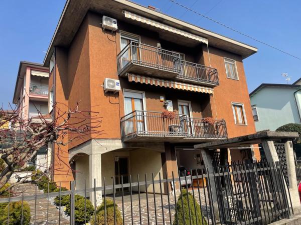 Trilocale in Via Monsignor Piazzoli 11, Alzano Lombardo