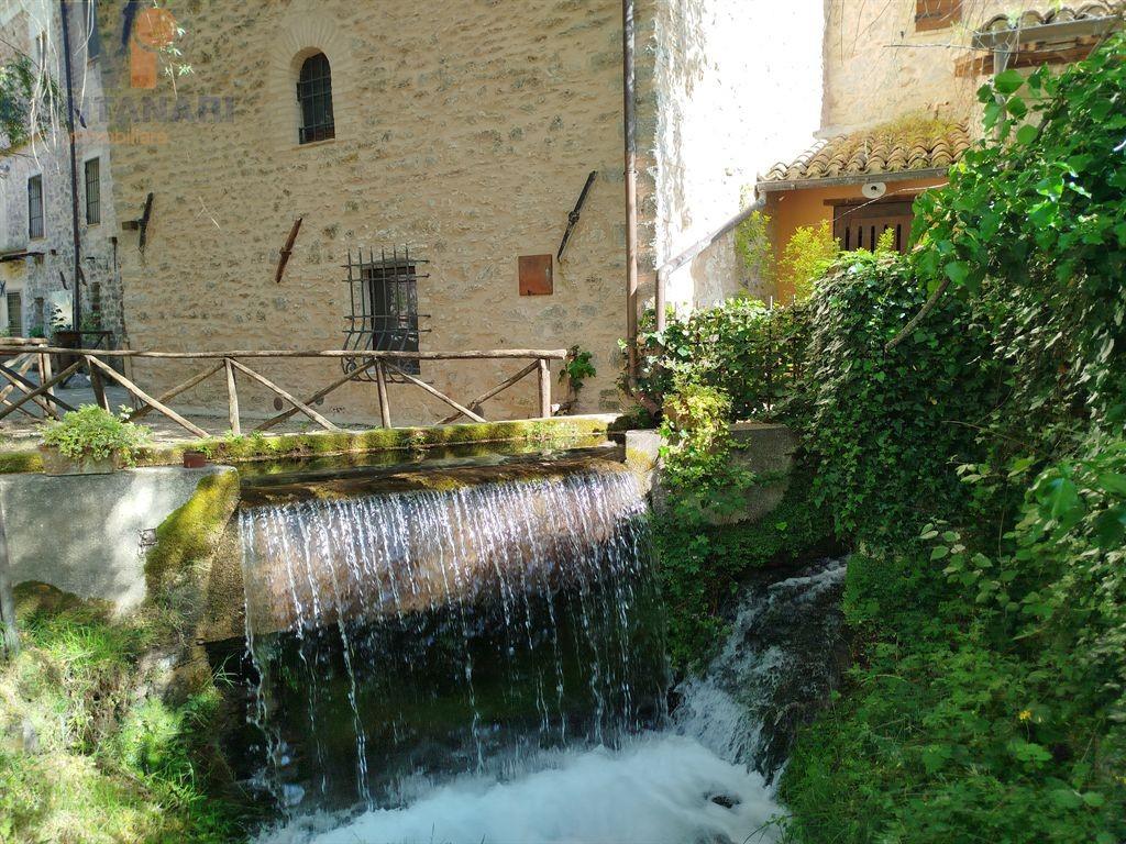 Casa indipendente in Voc. Rasiglia 5, Foligno