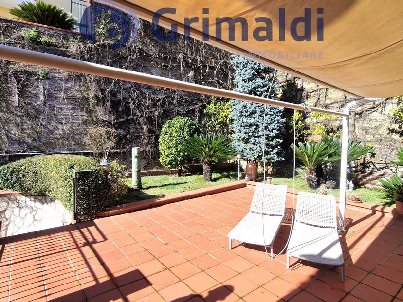 Villa in Via Comunale Guantai Ad Orsolone 177, Napoli — foto 2 di 5