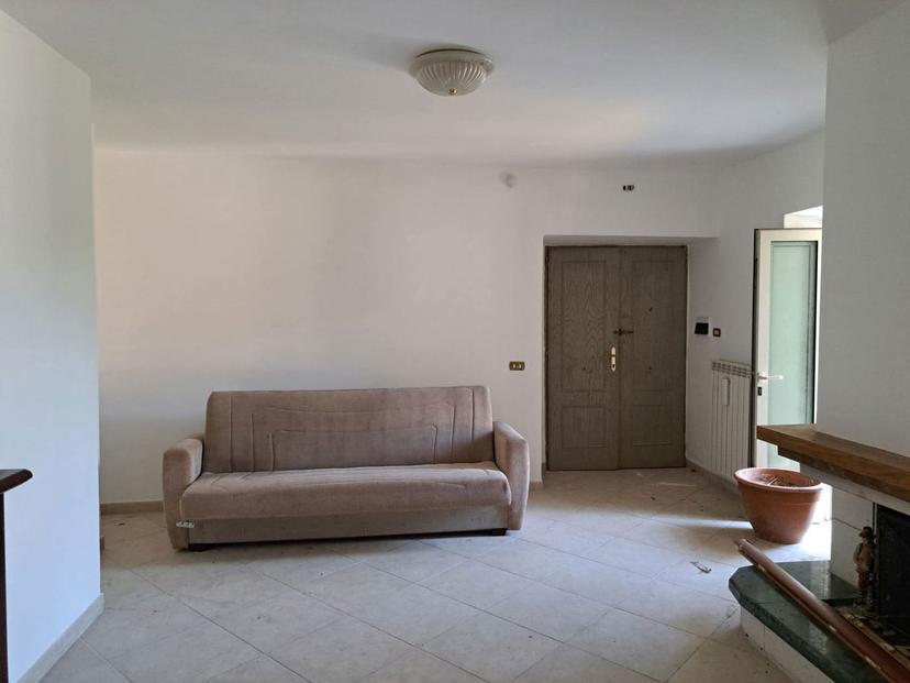 Trilocale in Via Sobborgo 1, Cervaro — foto 2 di 5