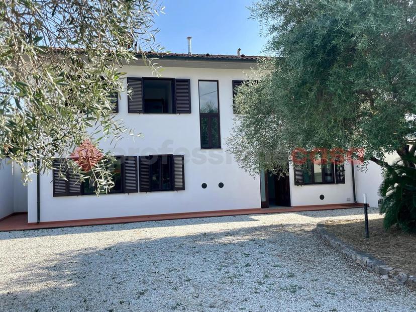 Villa in Via del Bozzo  61, Lucca