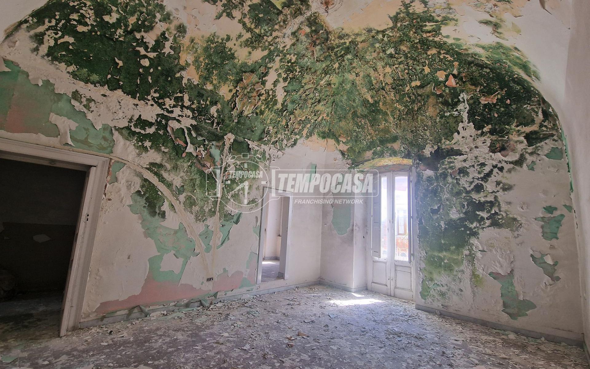 Casa indipendente in Via Umberto I, Bari