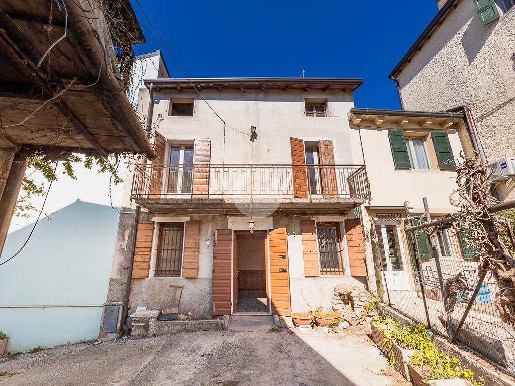 Casa indipendente in Piazza Marconi 7, Sommacampagna