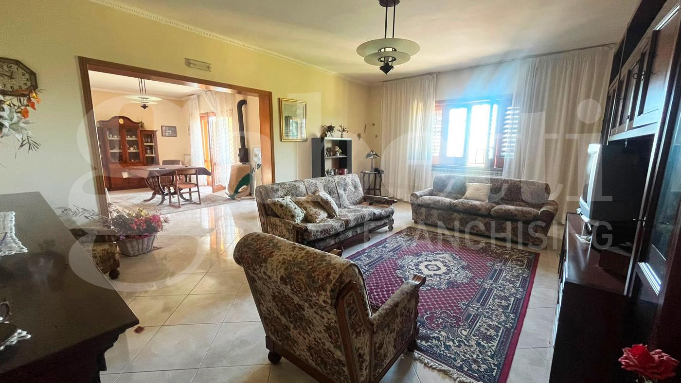 Casa indipendente in Via Giuseppe Garibaldi, Rocchetta e Croce