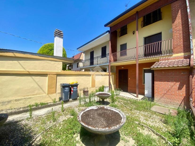 Casa indipendente in Via Ugo Pratolongo 77, Isola Sant'Antonio