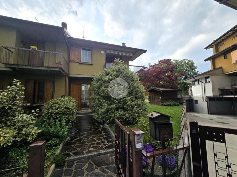 Villa a schiera in Via U. Foscolo 18, Bagnatica — foto 2 di 5